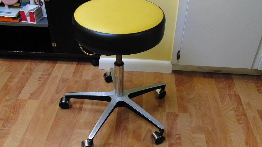 Rolling stool seat with simple workshop-friendly padding
